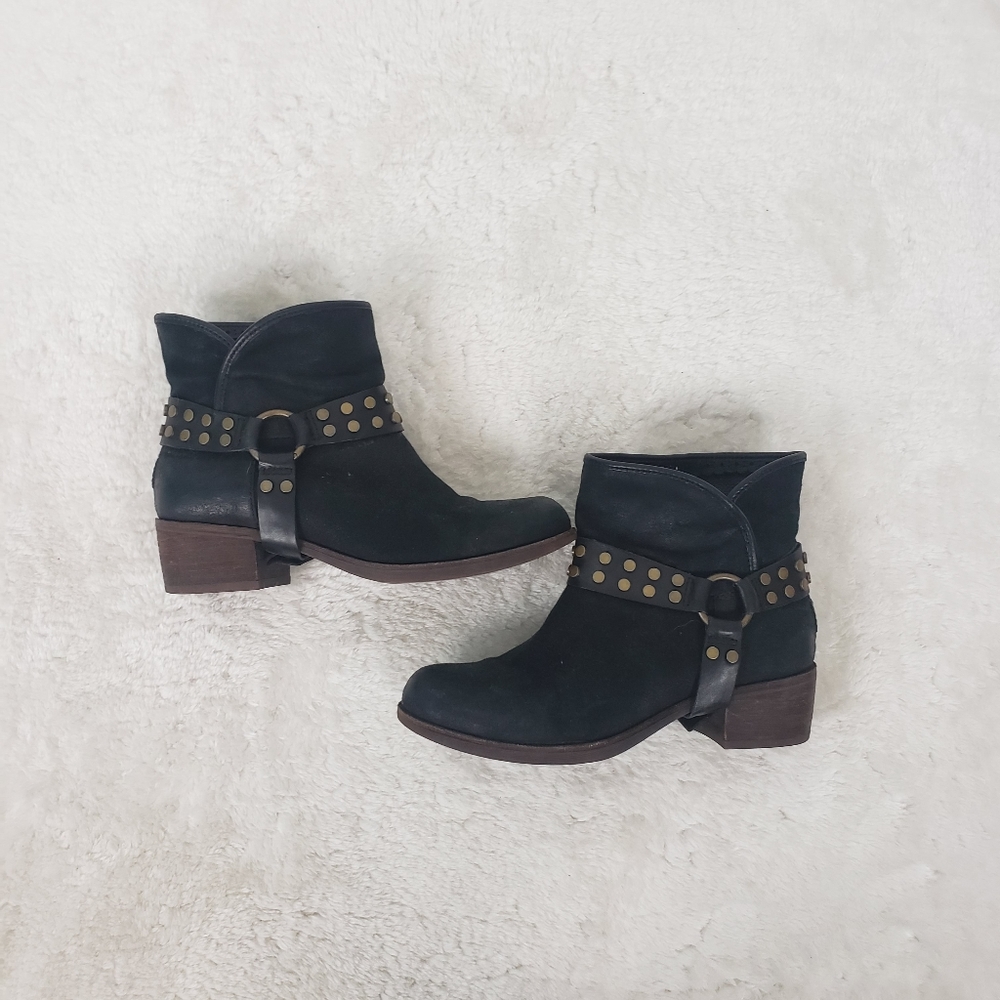 UGG black leather Darling Harness boot